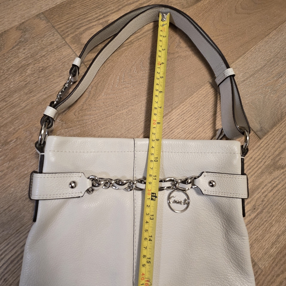 Vintage Coach White Bag with Chain Detail - Picture 5 of 8
